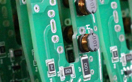 線路板廠階梯式鋼板的階梯應(yīng)該開(kāi)在刮刀面還是PCB面？