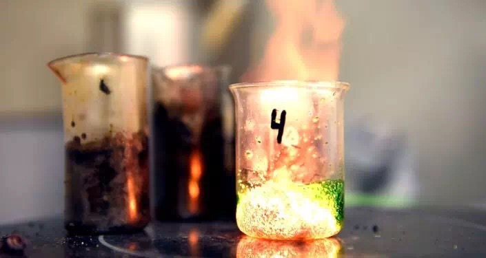 俄專(zhuān)家發(fā)明單分子厚度微電路 軟板看到將來(lái)制造微型電子設(shè)備成為可能
